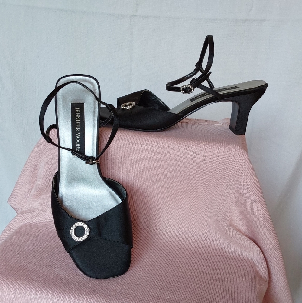 LAST CHANCE! Jennifer Moore evening shoes w/ hinestone accents,2 or 2.25"heel.